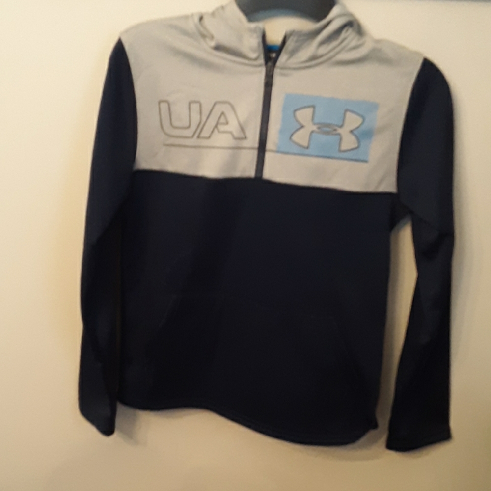 Under armor pull over